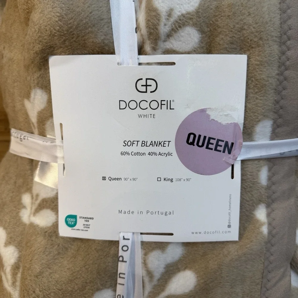 DOCOFIL Luxuriously Soft Queen Blanket Cotton Blend Portugal Tan Botanical Leaf